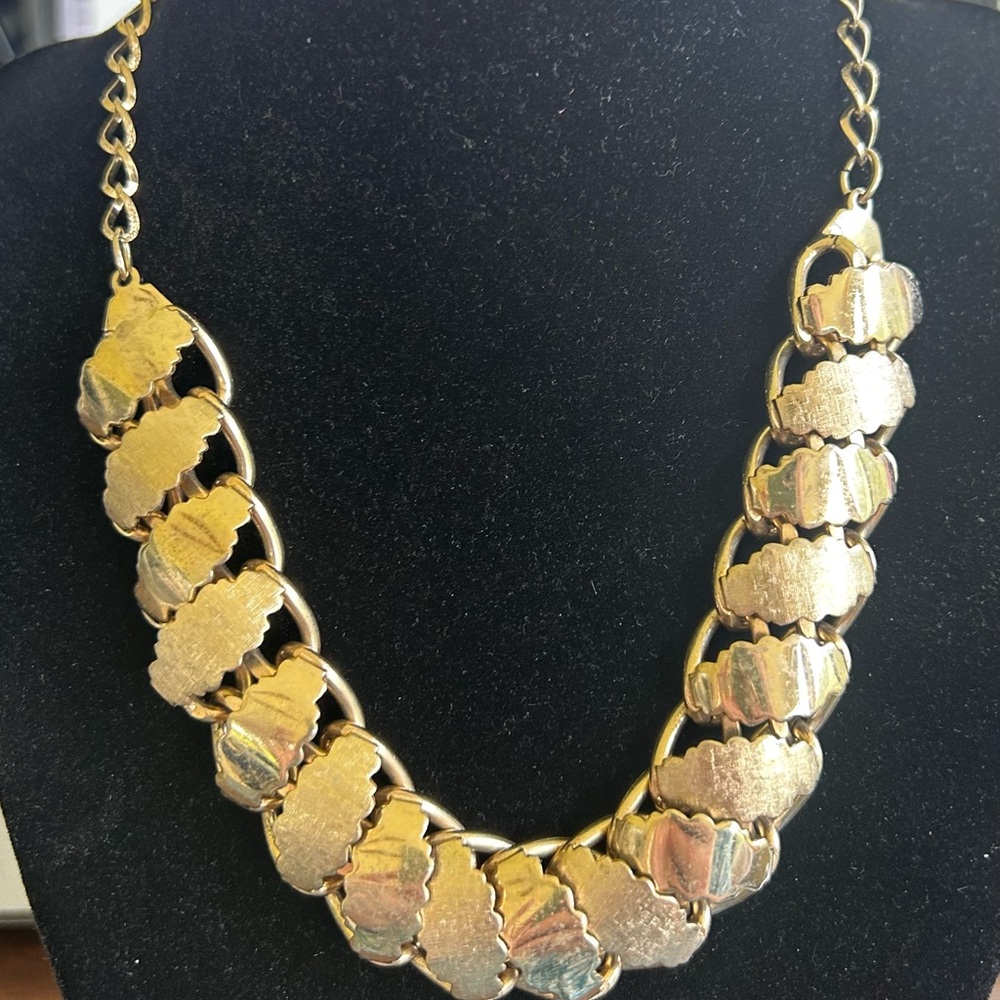 Elegant Gold Chain Necklace